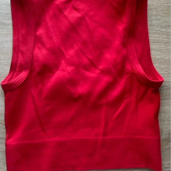 Garage Scoop Neck Seamless Tank - Picture 4 of 4